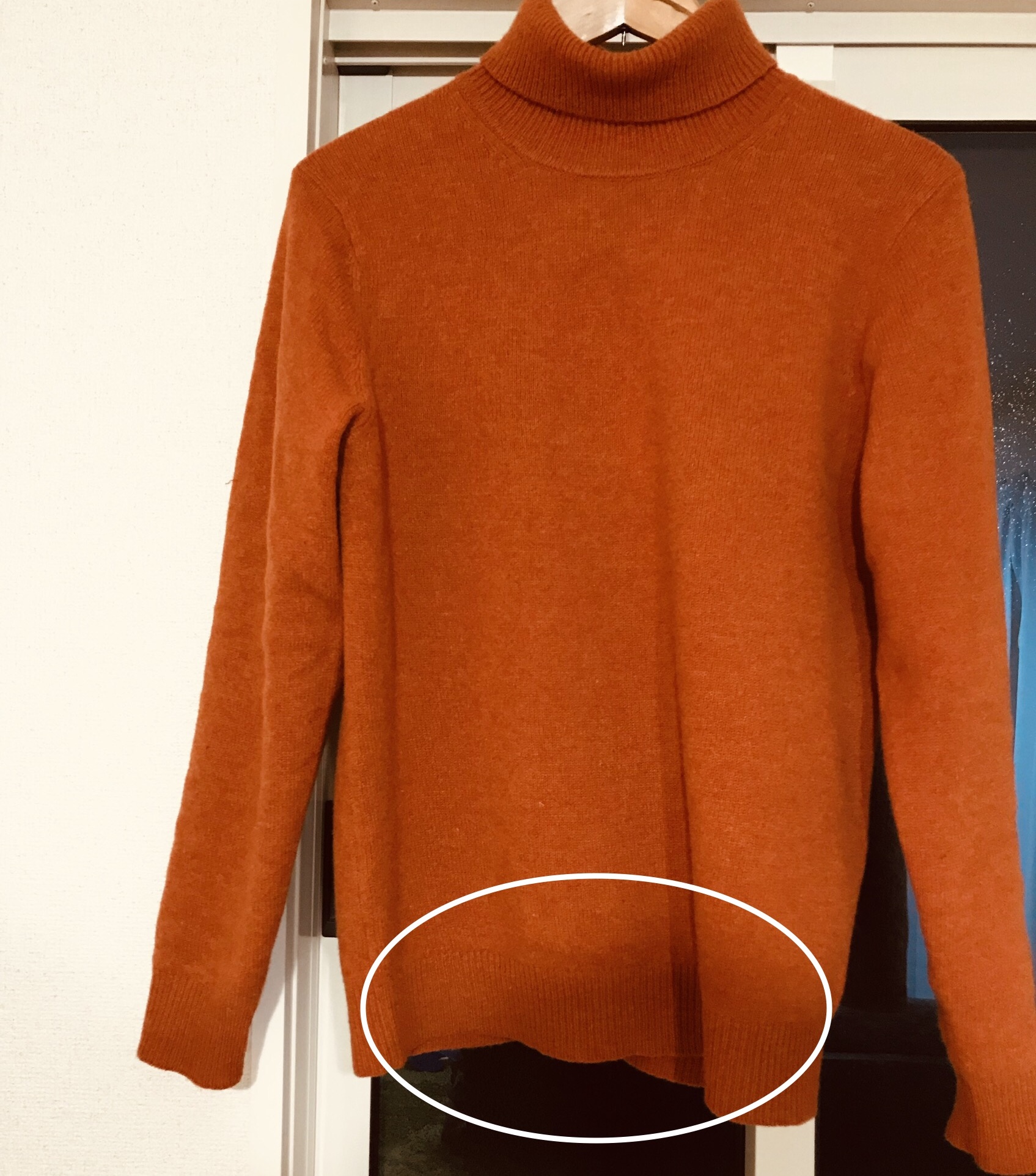 ユニクロのメンズタートルネックセーターは明るい色でも品良く着こなせておすすめ Small 背が低いからこそオシャレになれるブログ